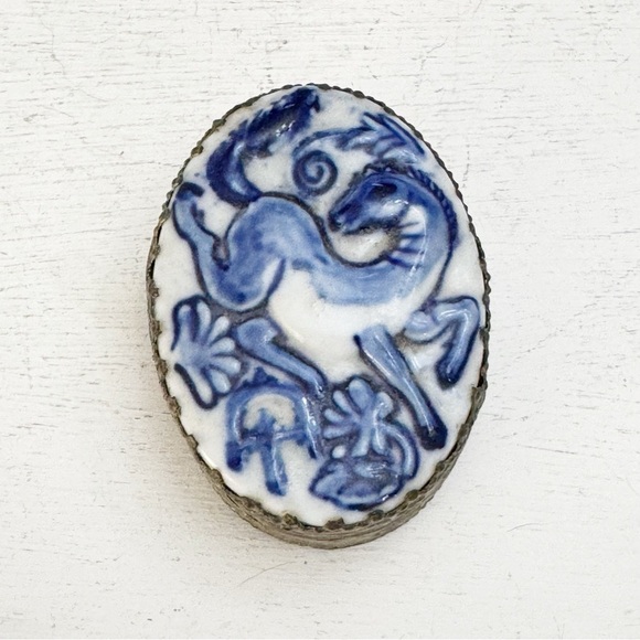 Oval Silver Tone Trinket Box Vintage Blue and White Glossy Ceramic Horse - Picture 1 of 12